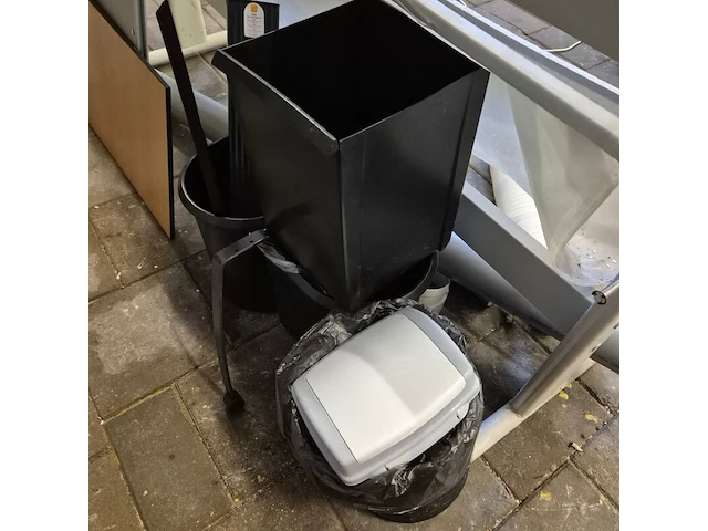 Partij diverse kantoorinventaris, o.a. coolfair, power trim - afbeelding 8 van  17