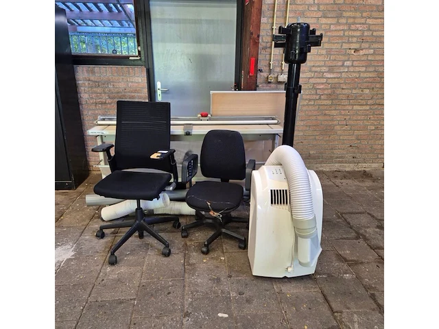 Partij diverse kantoorinventaris, o.a. coolfair, power trim - afbeelding 1 van  17