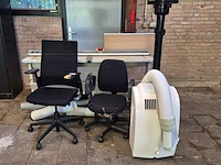 Partij diverse kantoorinventaris, o.a. coolfair, power trim