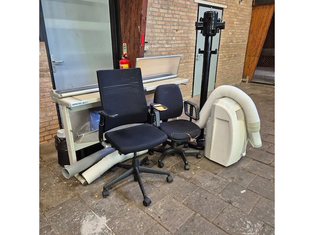 Partij diverse kantoorinventaris, o.a. coolfair, power trim - afbeelding 10 van  17