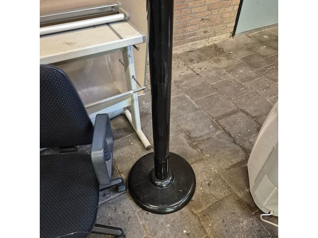 Partij diverse kantoorinventaris, o.a. coolfair, power trim - afbeelding 16 van  17