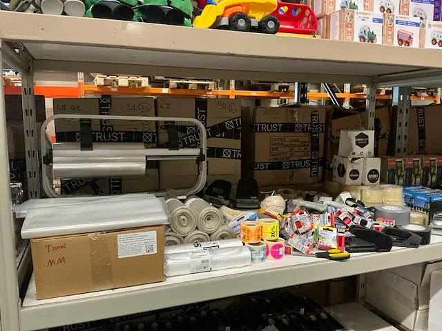 Partij diverse kantoor/winkel benodigdheden - afbeelding 1 van  7
