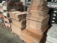 Partij diverse kartonnen dozen en vellen - afbeelding 1 van  1