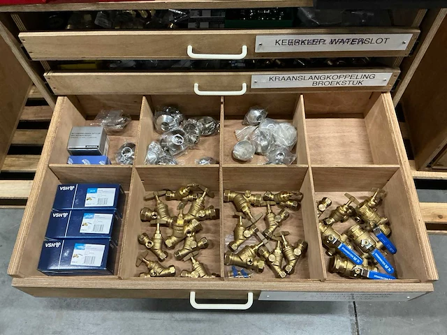 Partij diverse keerkleppen/waterkogelkranen/stopkranen/etc (234x) - afbeelding 12 van  19