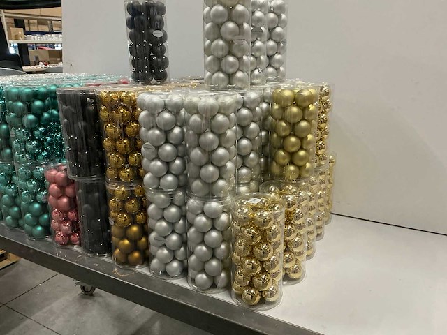 Partij diverse kerstballen unbreakable&seamless d5cm 30/tube (103 tubes) - afbeelding 2 van  11