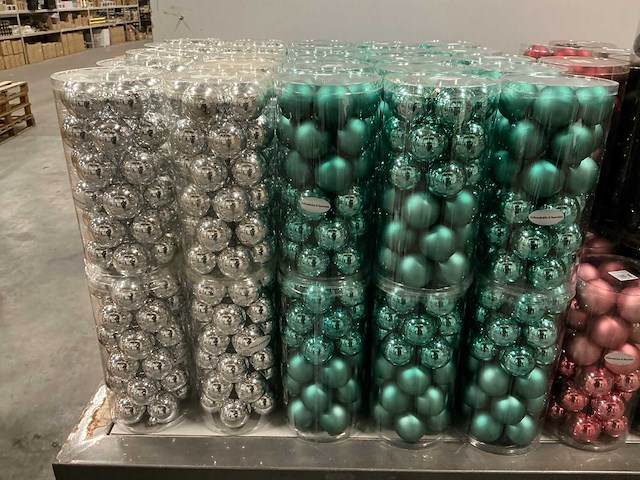 Partij diverse kerstballen unbreakable&seamless d5cm 30/tube (103 tubes) - afbeelding 7 van  11