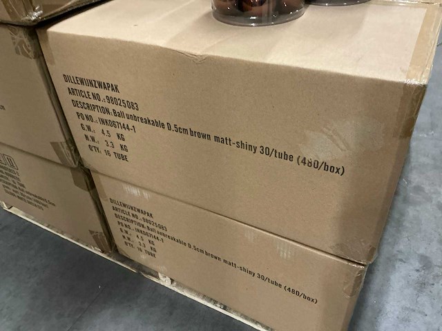 Partij diverse kerstballen unbreakable&seamless d5cm 30/tube (195 tubes) - afbeelding 13 van  13