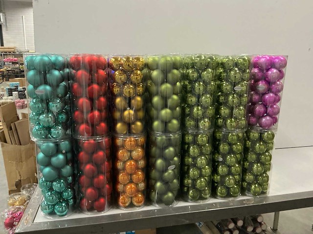 Partij diverse kerstballen unbreakable&seamless d7cm 24/tube (56 tubes) - afbeelding 1 van  5