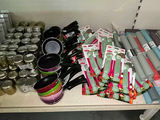 Partij diverse keuken benodigdheden (153x) - afbeelding 3 van  4
