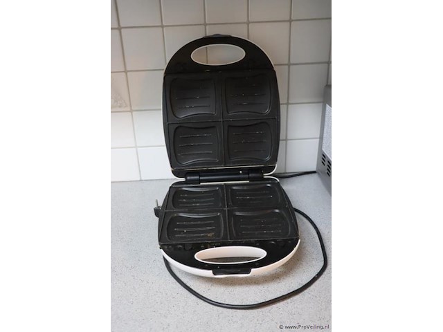 Partij diverse keukenbenodigdheden o.a. sharp magnetron, philips & moulinex uno waterkoker etc. - afbeelding 2 van  6