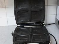 Partij diverse keukenbenodigdheden o.a. sharp magnetron, philips & moulinex uno waterkoker etc. - afbeelding 2 van  6