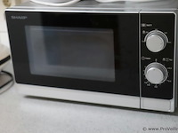 Partij diverse keukenbenodigdheden o.a. sharp magnetron, philips & moulinex uno waterkoker etc. - afbeelding 4 van  6