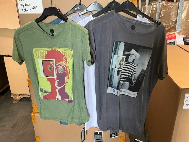 Partij diverse keyhole t-shirts (664x) - afbeelding 1 van  10