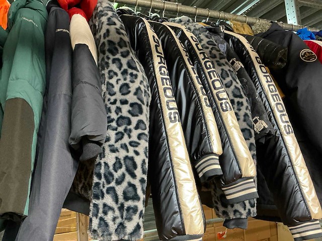 Partij diverse kinderjassen o.a cars/icepeak/etc (96x) - afbeelding 2 van  28