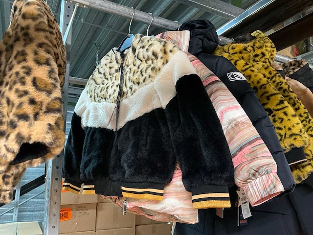 Partij diverse kinderjassen o.a cars/icepeak/etc (96x) - afbeelding 9 van  28