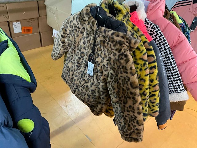 Partij diverse kinderjassen o.a cars/icepeak/etc (96x) - afbeelding 11 van  28