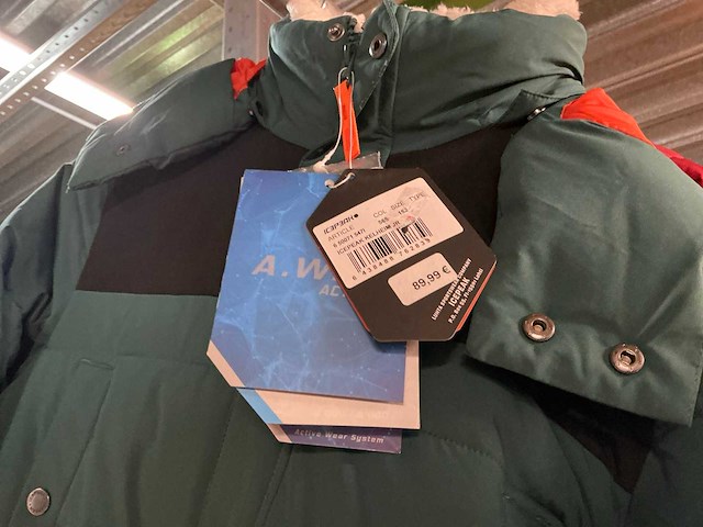 Partij diverse kinderjassen o.a cars/icepeak/etc (96x) - afbeelding 19 van  28