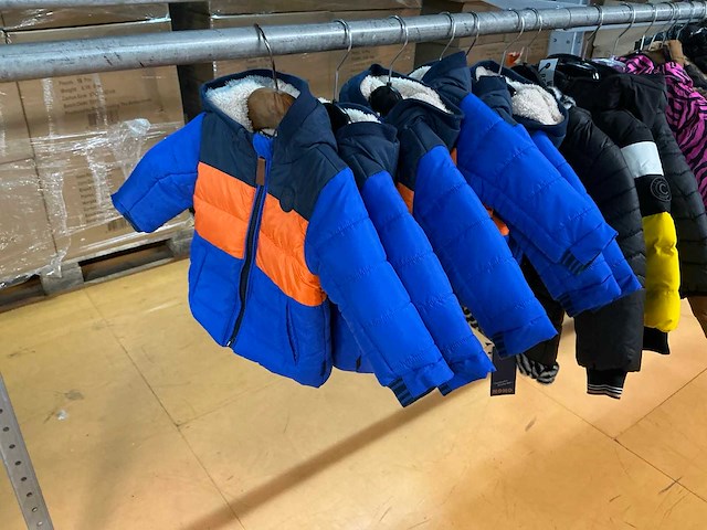 Partij diverse kinderjassen o.a cars/icepeak/etc (96x) - afbeelding 24 van  28