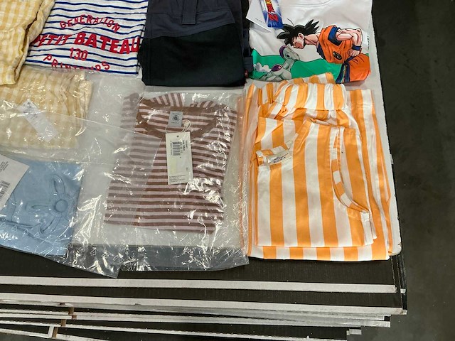 Partij diverse kinderkleding o.a kappa/makia/nameit/minirodini etc (65x) - afbeelding 17 van  18