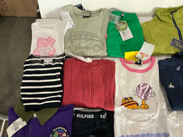 Partij diverse kinderkleding o.a tommyhilfiger/abercrombie/bruunsbazaar/patagonia etc (35x) - afbeelding 7 van  14