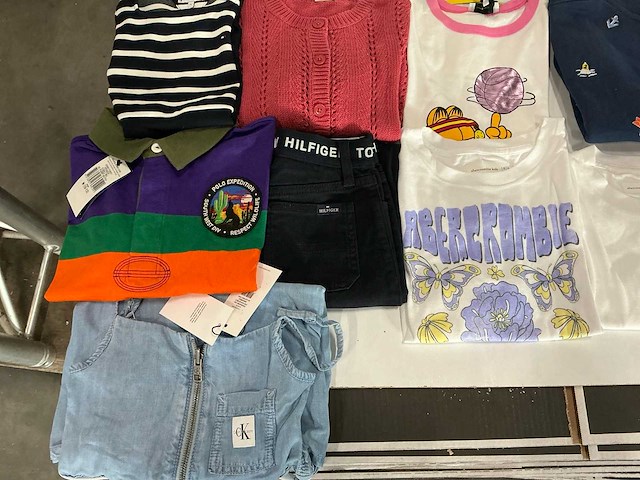 Partij diverse kinderkleding o.a tommyhilfiger/abercrombie/bruunsbazaar/patagonia etc (35x) - afbeelding 8 van  14