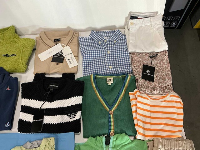 Partij diverse kinderkleding o.a tommyhilfiger/abercrombie/bruunsbazaar/patagonia etc (35x) - afbeelding 11 van  14