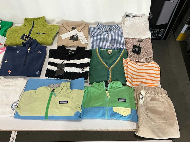 Partij diverse kinderkleding o.a tommyhilfiger/abercrombie/bruunsbazaar/patagonia etc (35x) - afbeelding 12 van  14