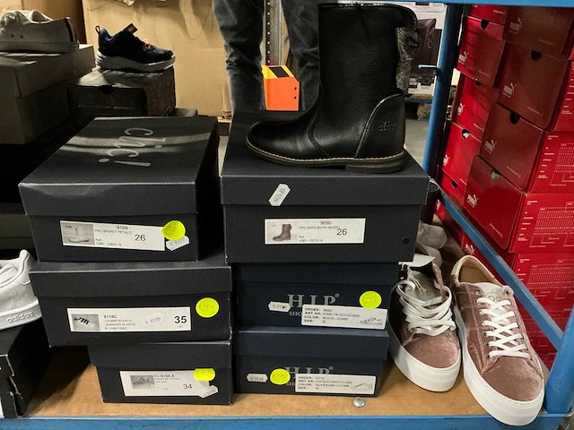 Partij diverse kinderschoenen o.a hip/converse/nike/puma/etc (250x) - afbeelding 8 van  41