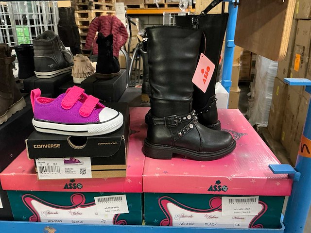 Partij diverse kinderschoenen o.a hip/converse/nike/puma/etc (250x) - afbeelding 16 van  41