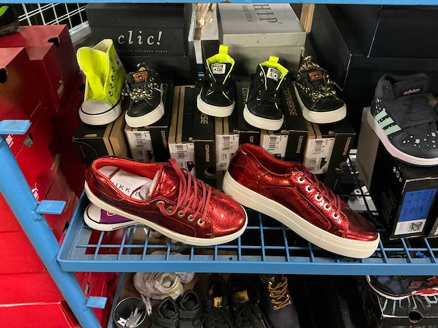 Partij diverse kinderschoenen o.a hip/converse/nike/puma/etc (250x) - afbeelding 19 van  41