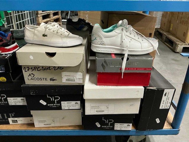 Partij diverse kinderschoenen o.a hip/converse/nike/puma/etc (250x) - afbeelding 22 van  41