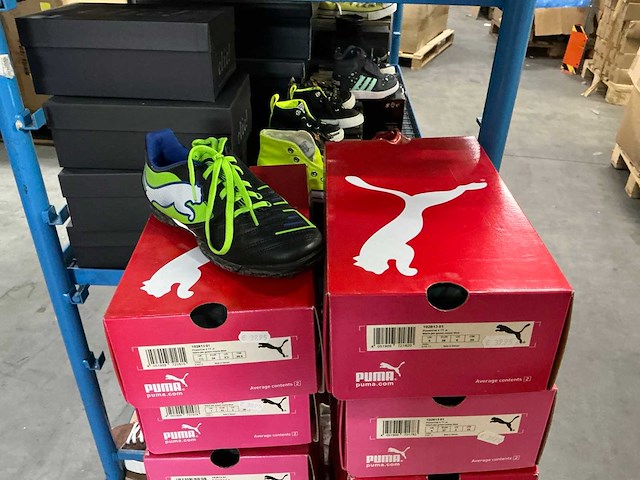 Partij diverse kinderschoenen o.a hip/converse/nike/puma/etc (250x) - afbeelding 12 van  41