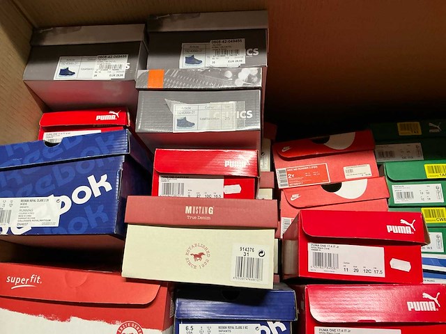 Partij diverse kinderschoenen o.a hip/converse/nike/puma/etc (250x) - afbeelding 29 van  41