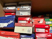 Partij diverse kinderschoenen o.a hip/converse/nike/puma/etc (250x) - afbeelding 29 van  41