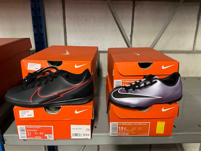 Partij diverse kinderschoenen o.a hip/converse/nike/puma/etc (250x) - afbeelding 31 van  41