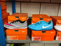 Partij diverse kinderschoenen o.a hip/converse/nike/puma/etc (250x) - afbeelding 33 van  41