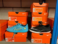 Partij diverse kinderschoenen o.a hip/converse/nike/puma/etc (250x) - afbeelding 35 van  41