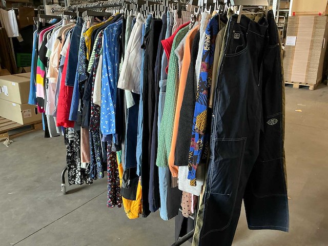 Partij diverse kleding (156x) - afbeelding 1 van  13