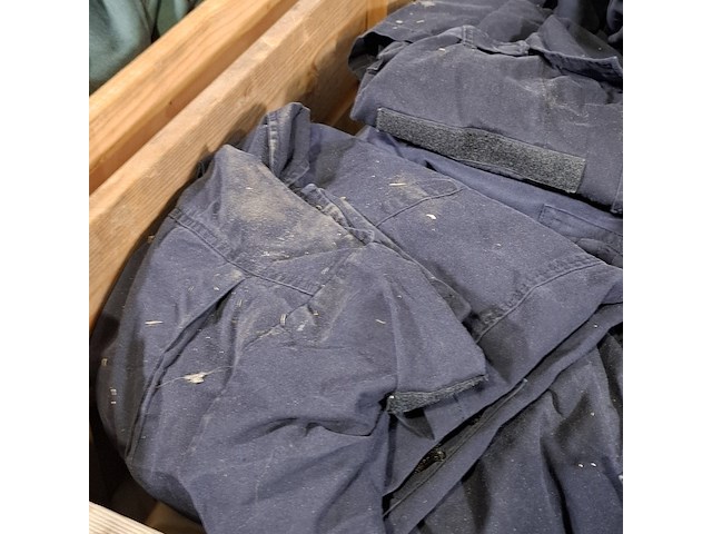 Partij diverse kleding en polo's - afbeelding 2 van  13