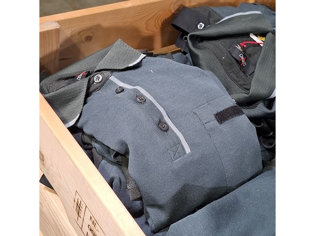 Partij diverse kleding en polo's - afbeelding 7 van  13
