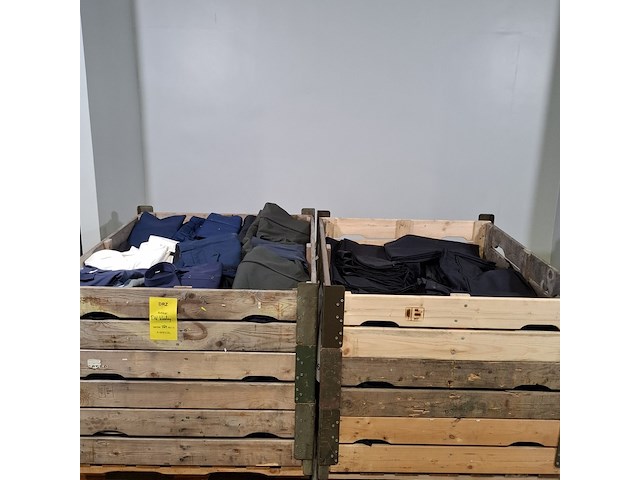 Partij diverse kleding - afbeelding 1 van  6