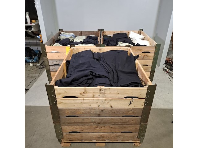 Partij diverse kleding - afbeelding 1 van  15