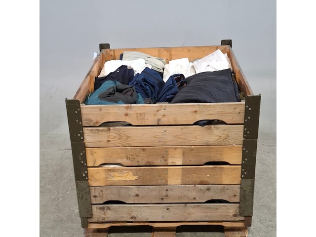 Partij diverse kleding - afbeelding 1 van  9