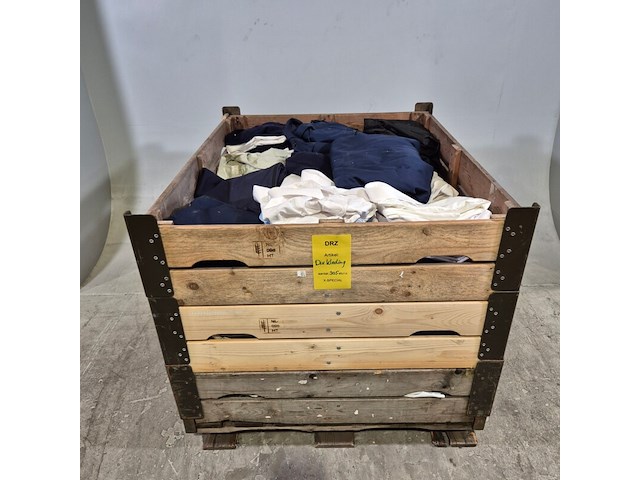 Partij diverse kleding - afbeelding 1 van  8