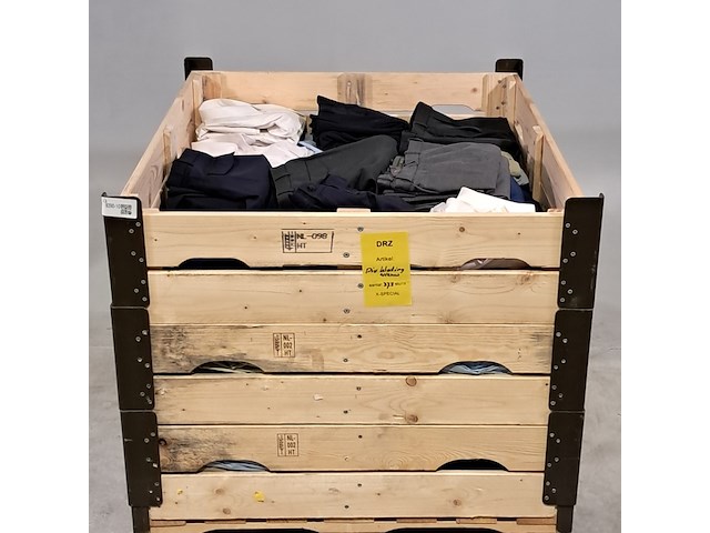 Partij diverse kleding - afbeelding 1 van  8