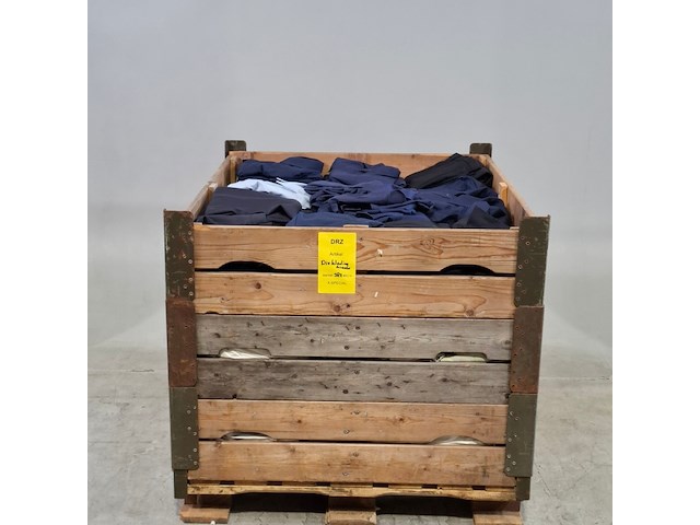 Partij diverse kleding - afbeelding 1 van  8