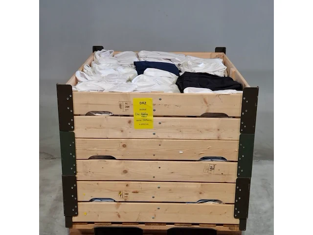 Partij diverse kleding - afbeelding 1 van  7