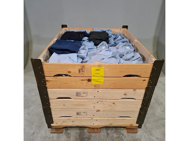Partij diverse kleding - afbeelding 1 van  12