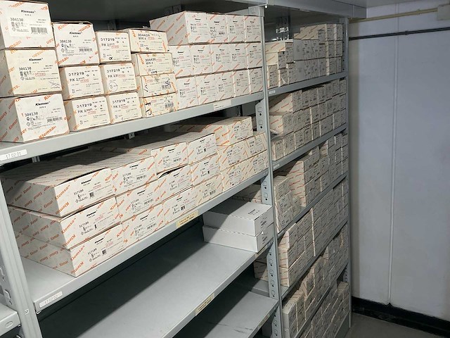 Partij diverse klemsan klemmen/eindplaten/etc - afbeelding 1 van  29