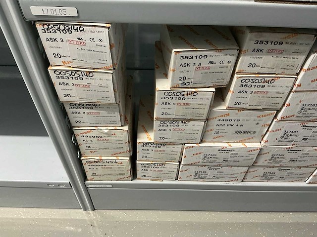 Partij diverse klemsan klemmen/eindplaten/etc - afbeelding 22 van  29